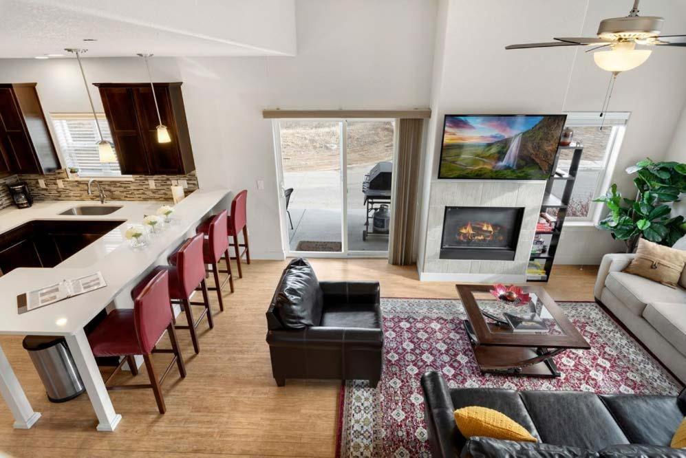 Modern Townhome Steps From The Brewery District! Fort Collins Exterior foto